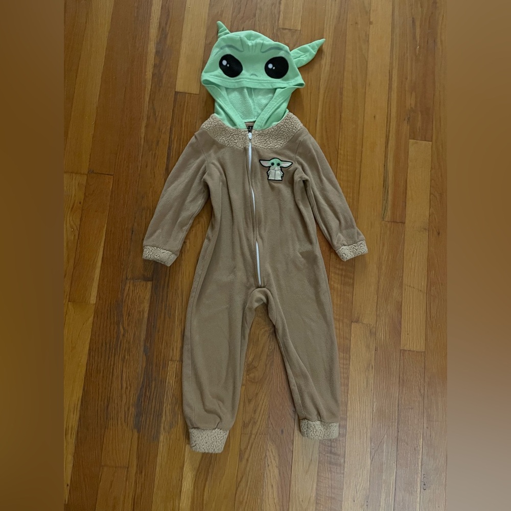 Star Wars Baby Yoda costume for a 4yo, great condition, fleece